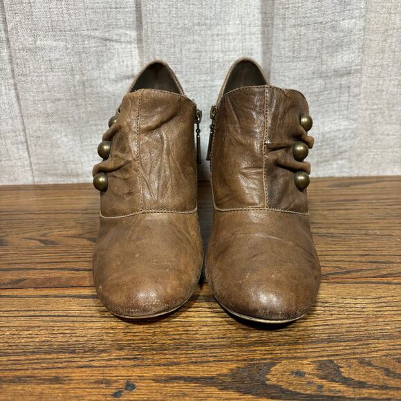 Anthro Seychelles Cognac Brown Distressed Leather Bootie w/Brass Buttons Size 9 - Picture 5 of 10
